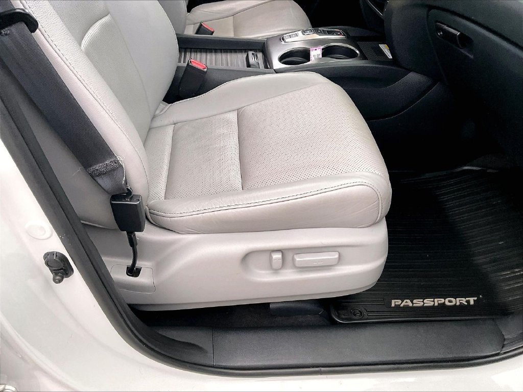 Used 2023 Platinum White Honda EX-L image 37