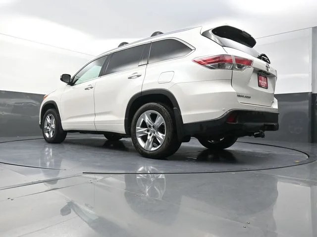 Used 2015 White Toyota Limited image 35