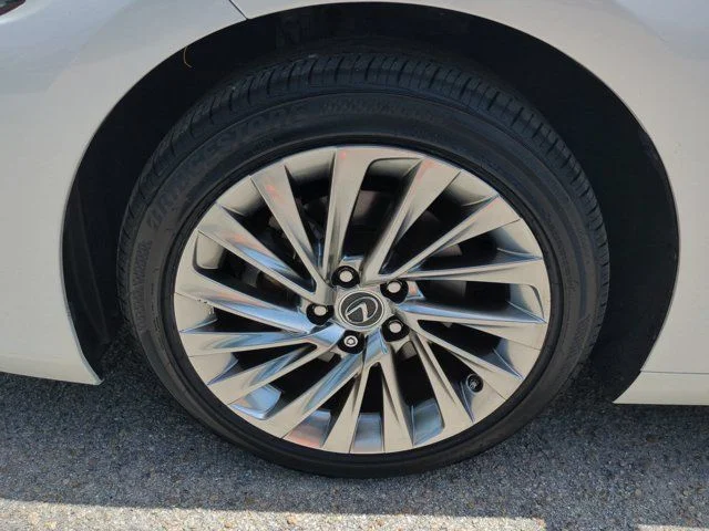 Certified Used 2022 EMINENT WHITE PEARL Lexus 300h Ultra Luxury image 11
