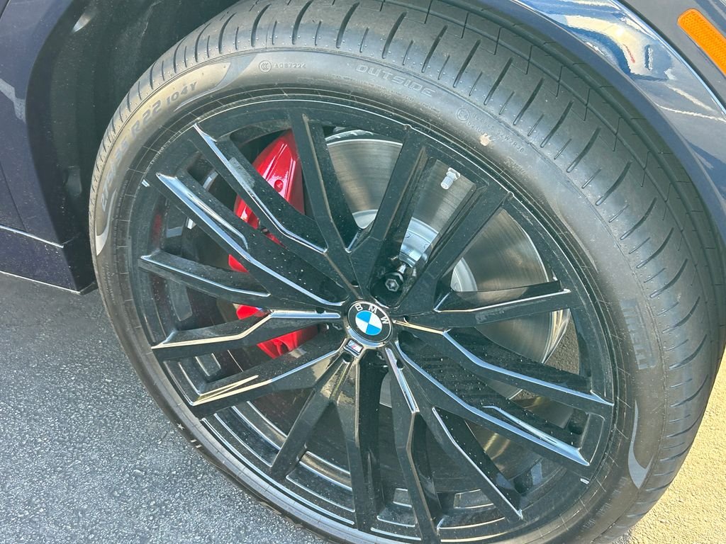 New 2027 Tanzanite Blue II Metallic BMW M60i image 3