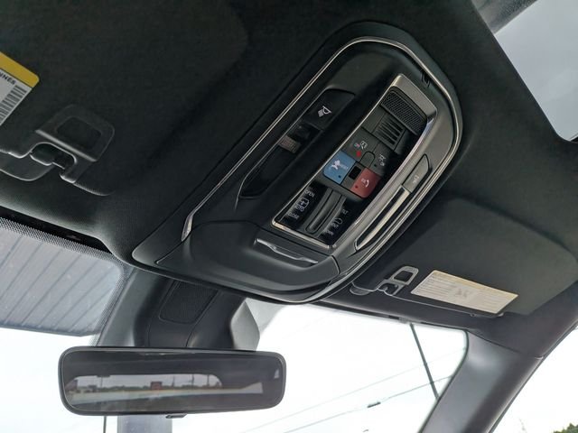 Used 2025 Silver Jeep Laredo X image 19