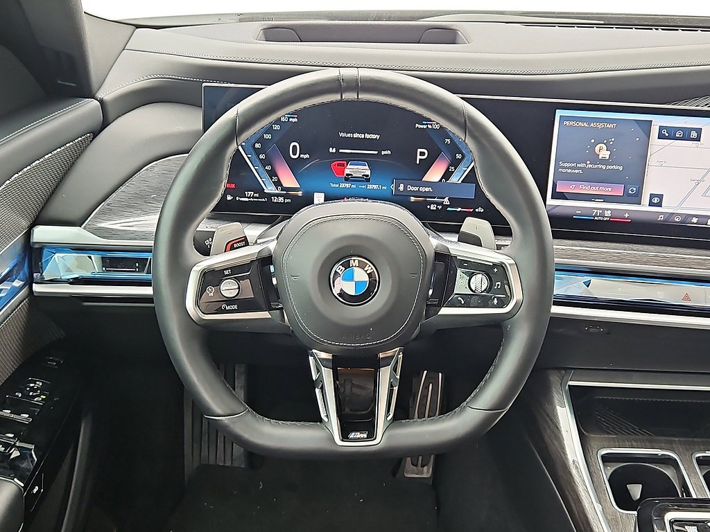 Used 2025  BMW 740i image 27