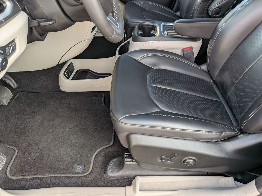 Used 2023 Gray Chrysler Touring L image 13