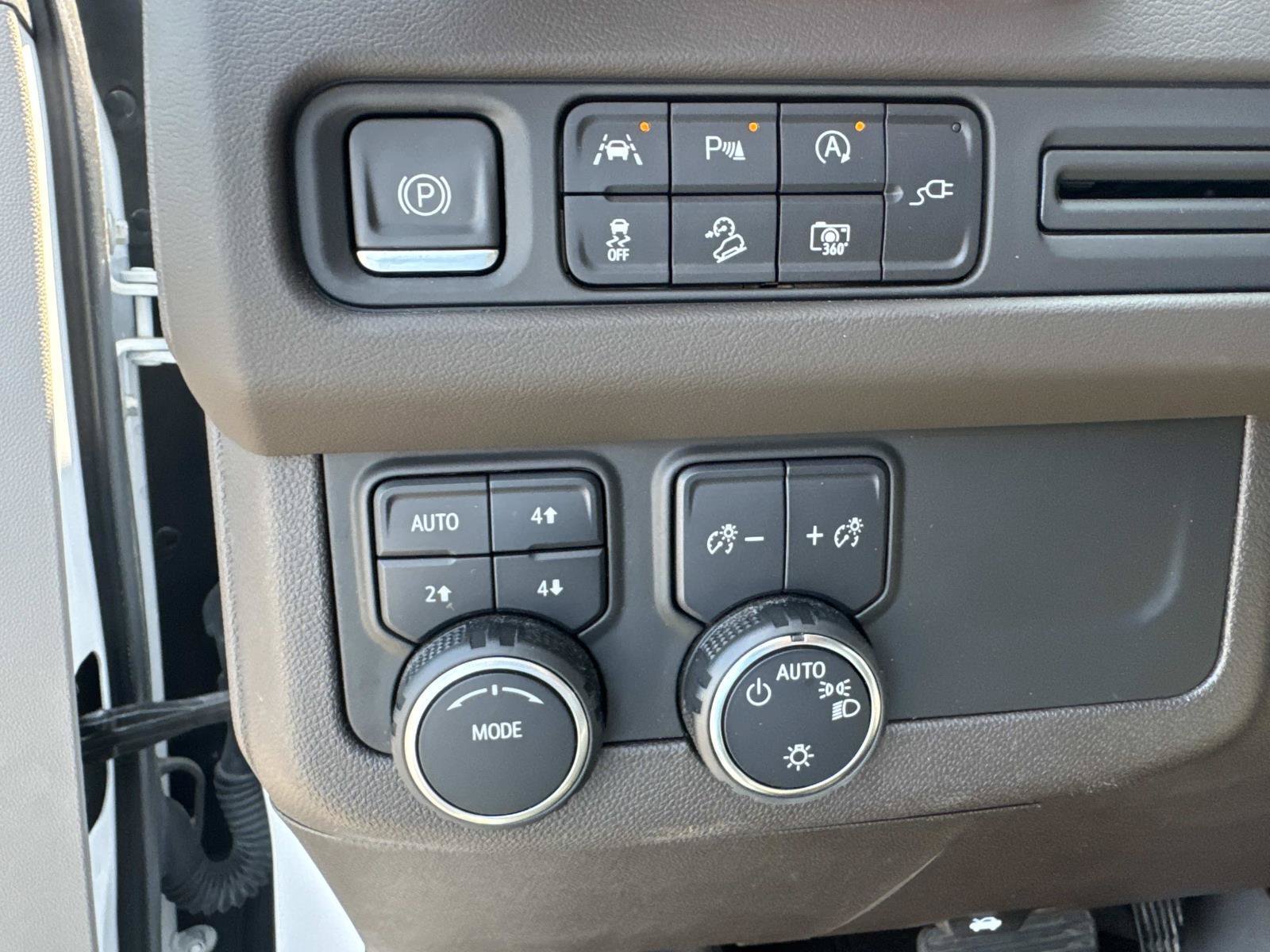 Used 2022 White Chevrolet Z71 image 72
