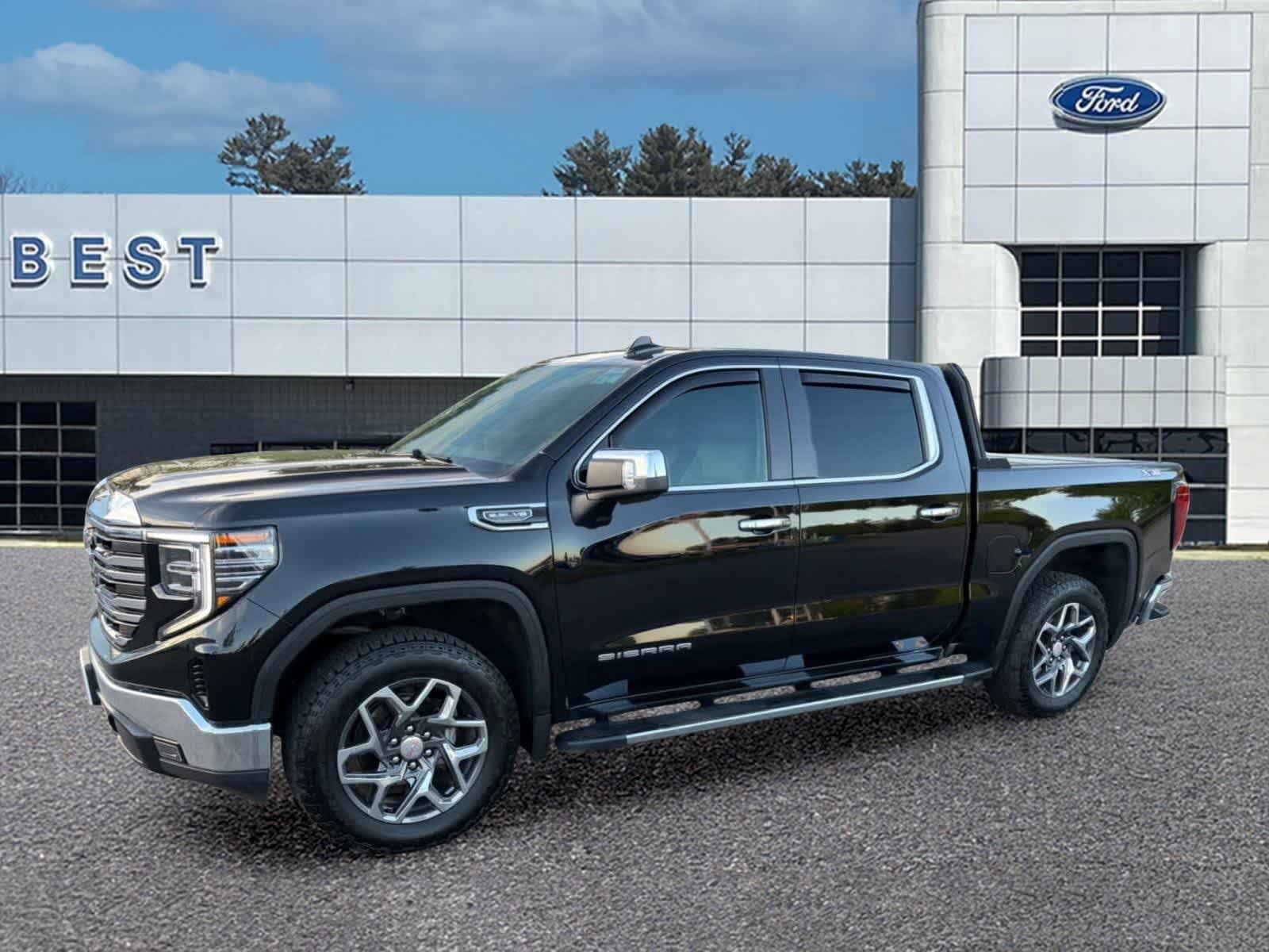 2025 GMC Sierra 4WD Crew Cab Short Box SLT's photo