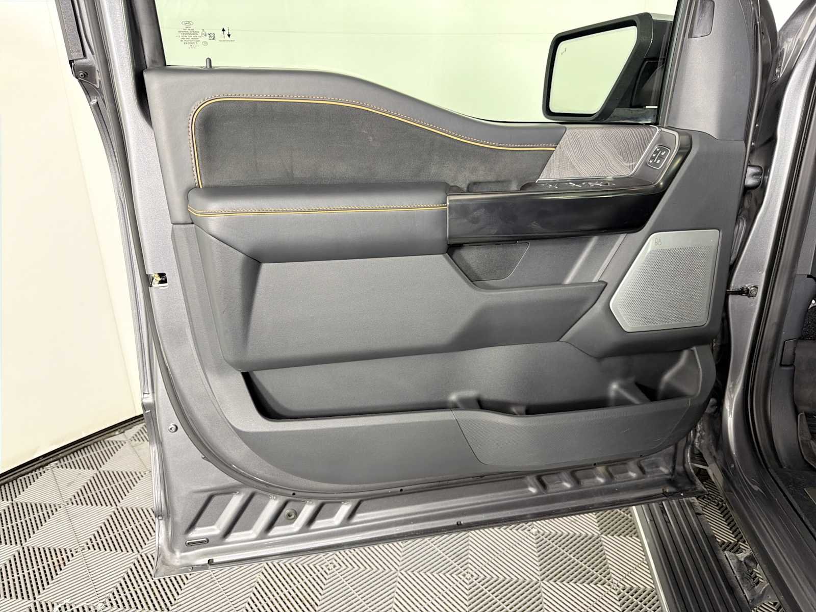 Used 2021 Carbonized Gray Metallic Ford Platinum image 9