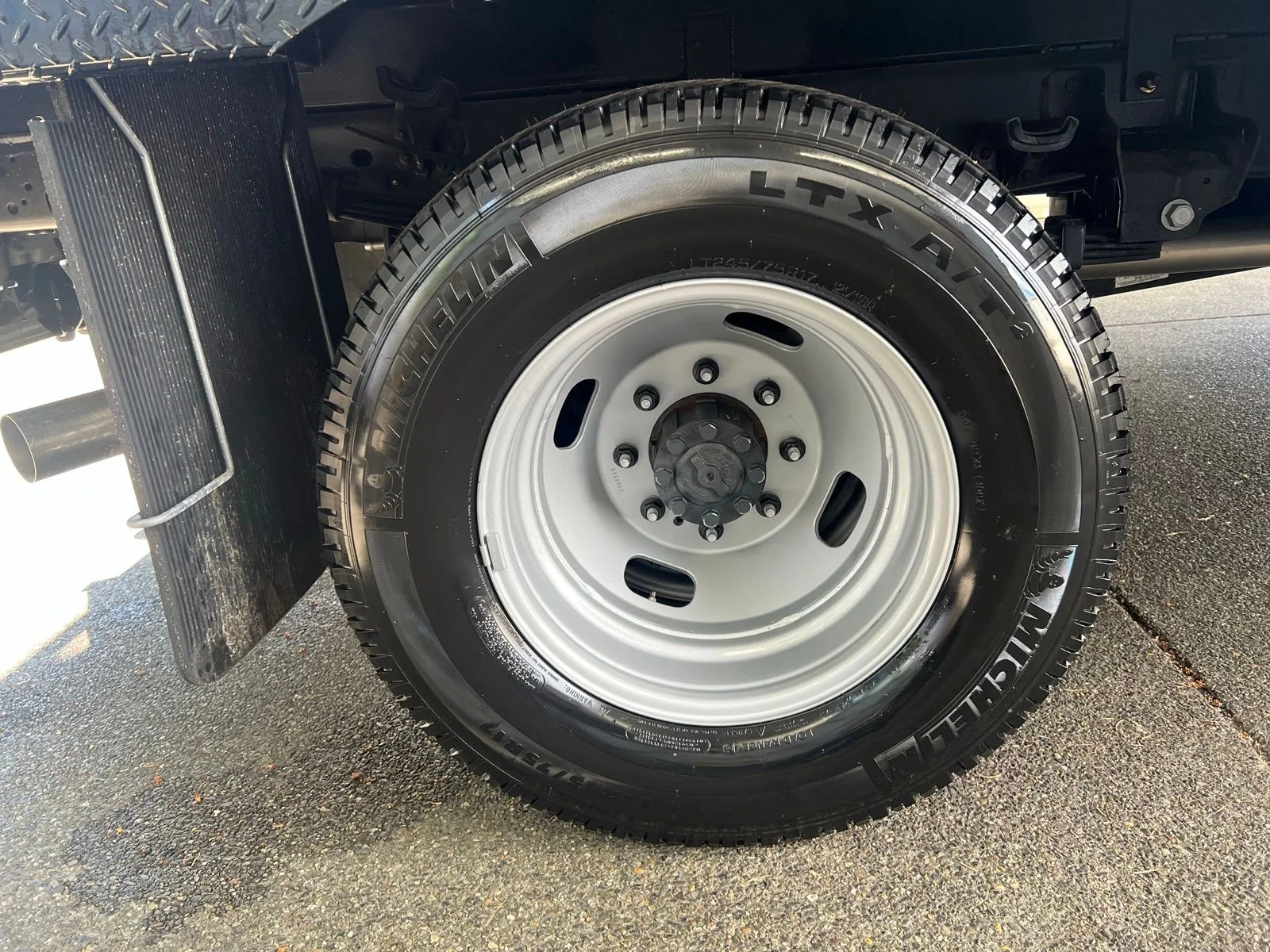 2025 Ford F-350 Super Duty Chassis Cab XL - Photo 16