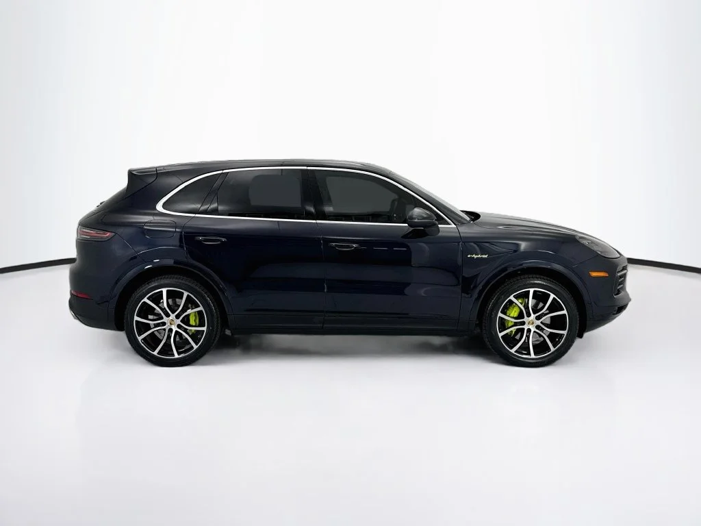 Used 2019  Porsche Base image 4