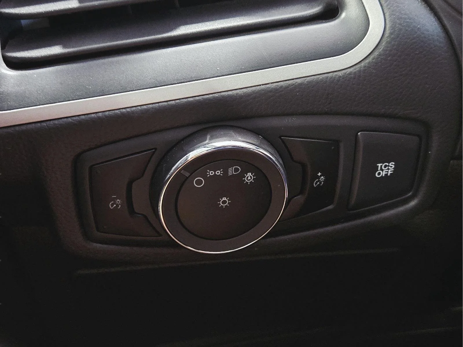 Used 2023 Agate Black Ford SE image 15