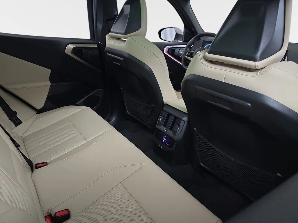 Used 2025 Skyscraper Gray Metallic BMW 30 xDrive image 13