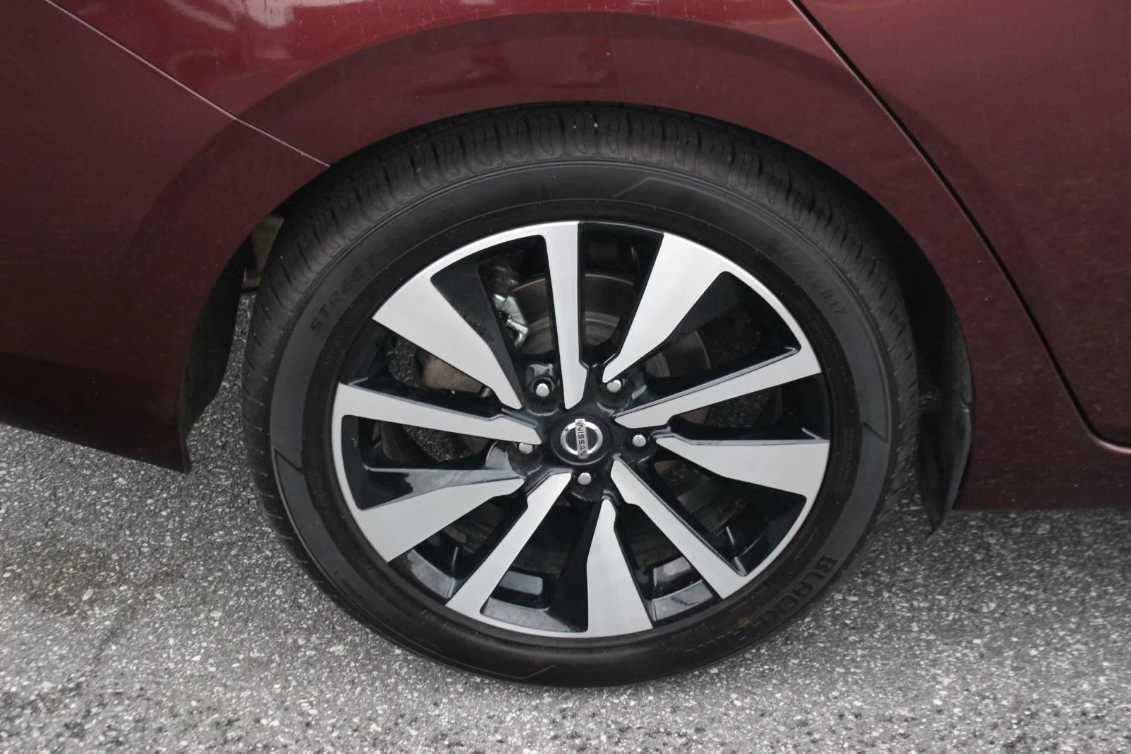 Used 2023 Grey Nissan SV image 34
