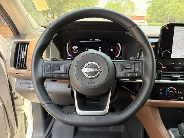 Used 2023 White Nissan Platinum image 14