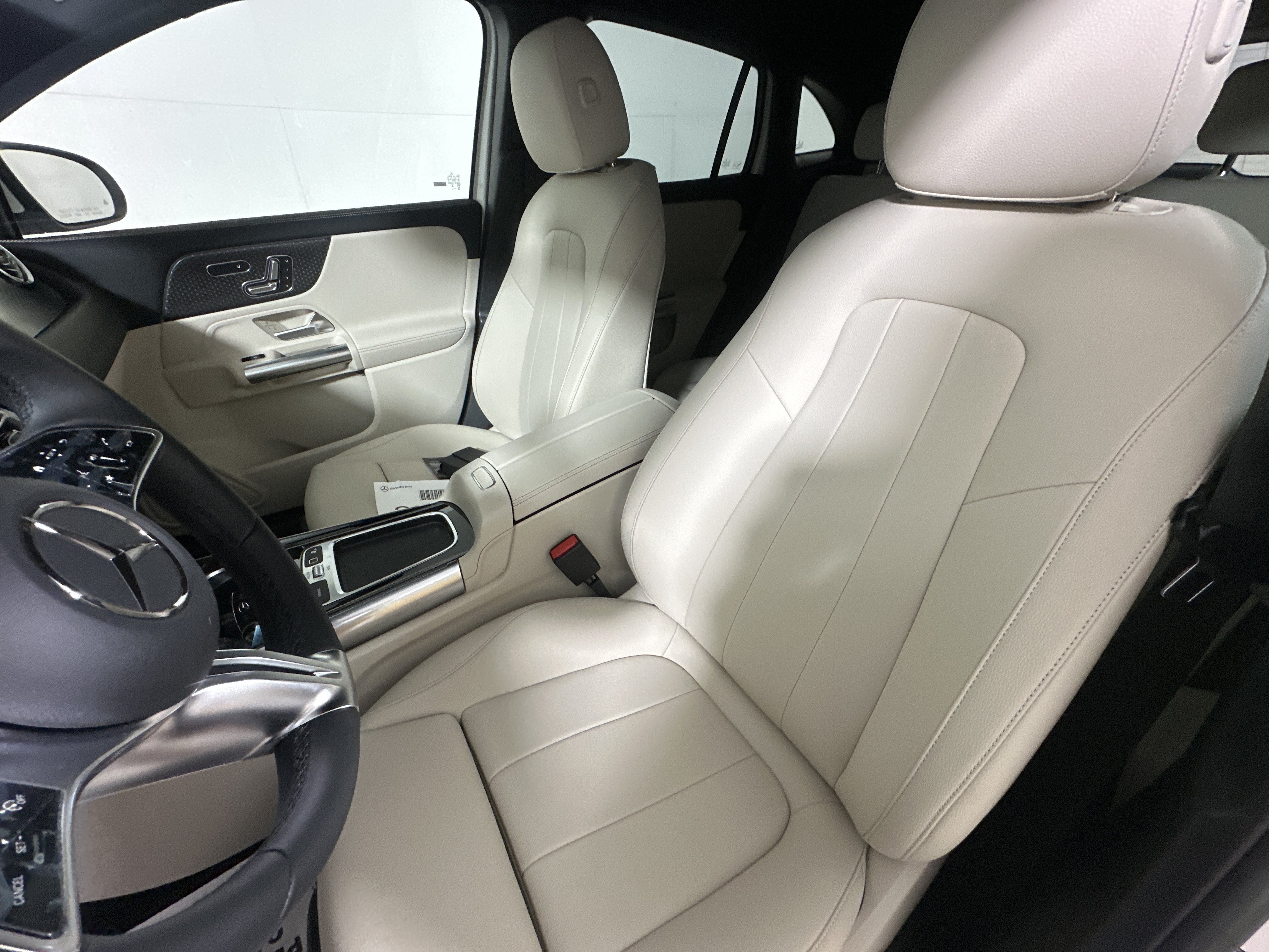New 2026 POLAR WHITE Mercedes-Benz GLA 250 image 9
