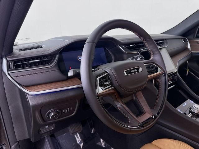Used 2025 Black Jeep Summit image 9