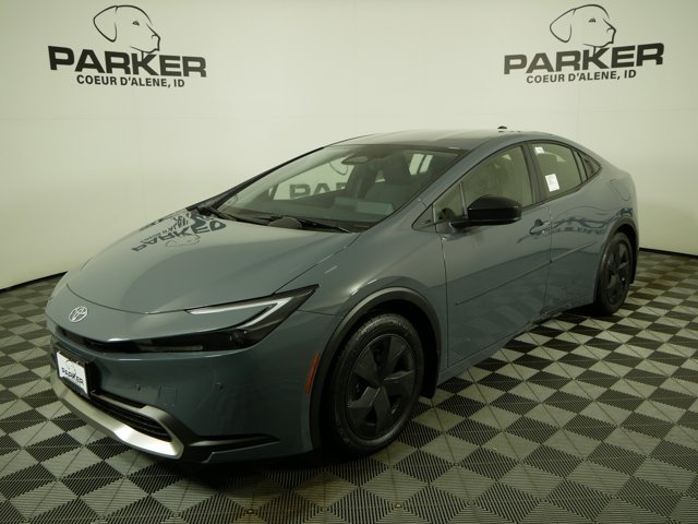 2026 Toyota Prius SE's photo