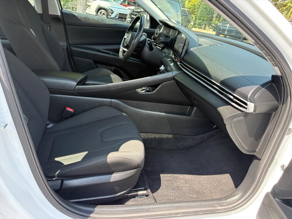 2025 Hyundai Elantra SEL - Photo 17