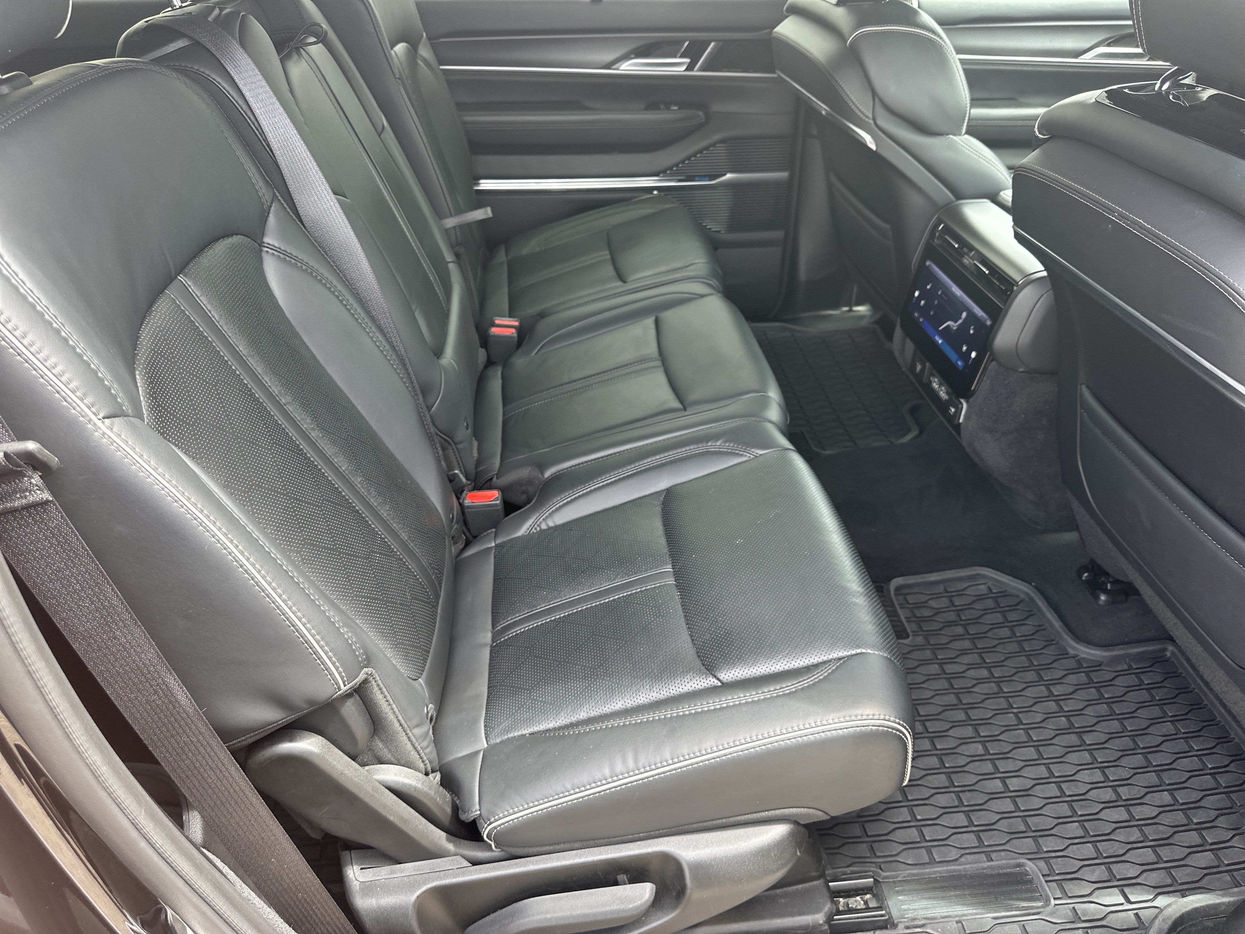 2024 Jeep Grand Wagoneer L Series II - Photo 16