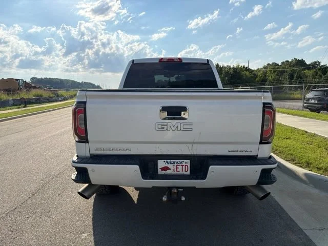 Used 2017 WHITE FROST TRICOAT GMC Denali image 4