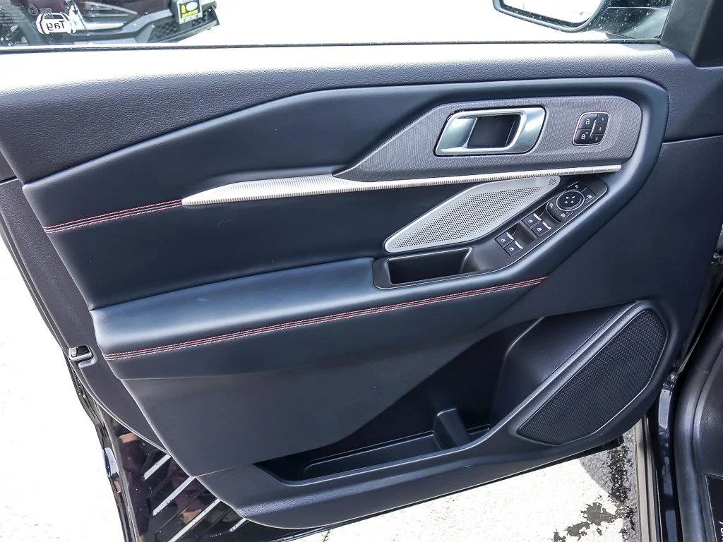 Used 2026 Agate Black Metallic Ford ST image 27