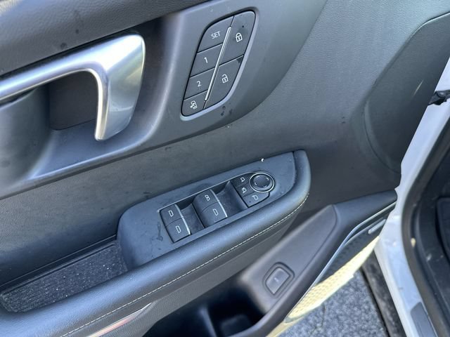 Used 2025 White Frost Tricoat Buick Sport Touring image 17