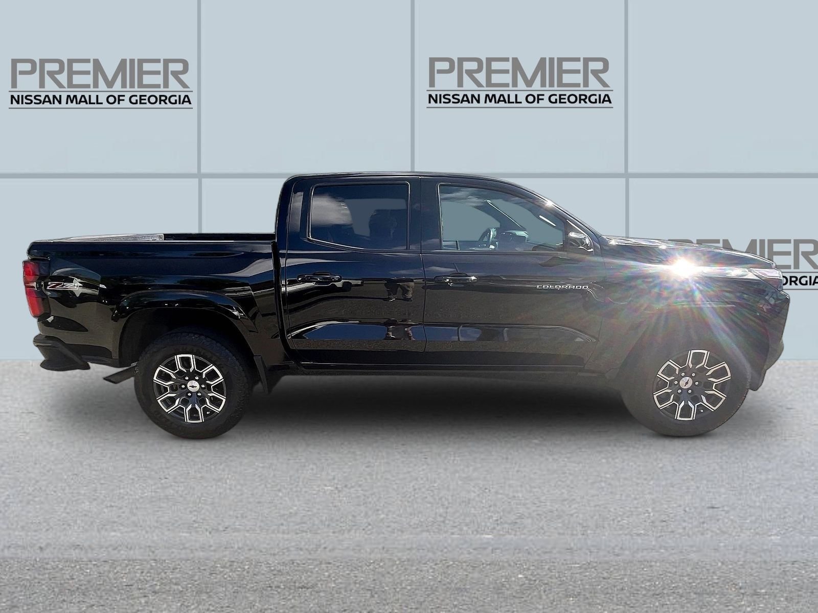 Used 2023 Black Chevrolet Z71 image 8