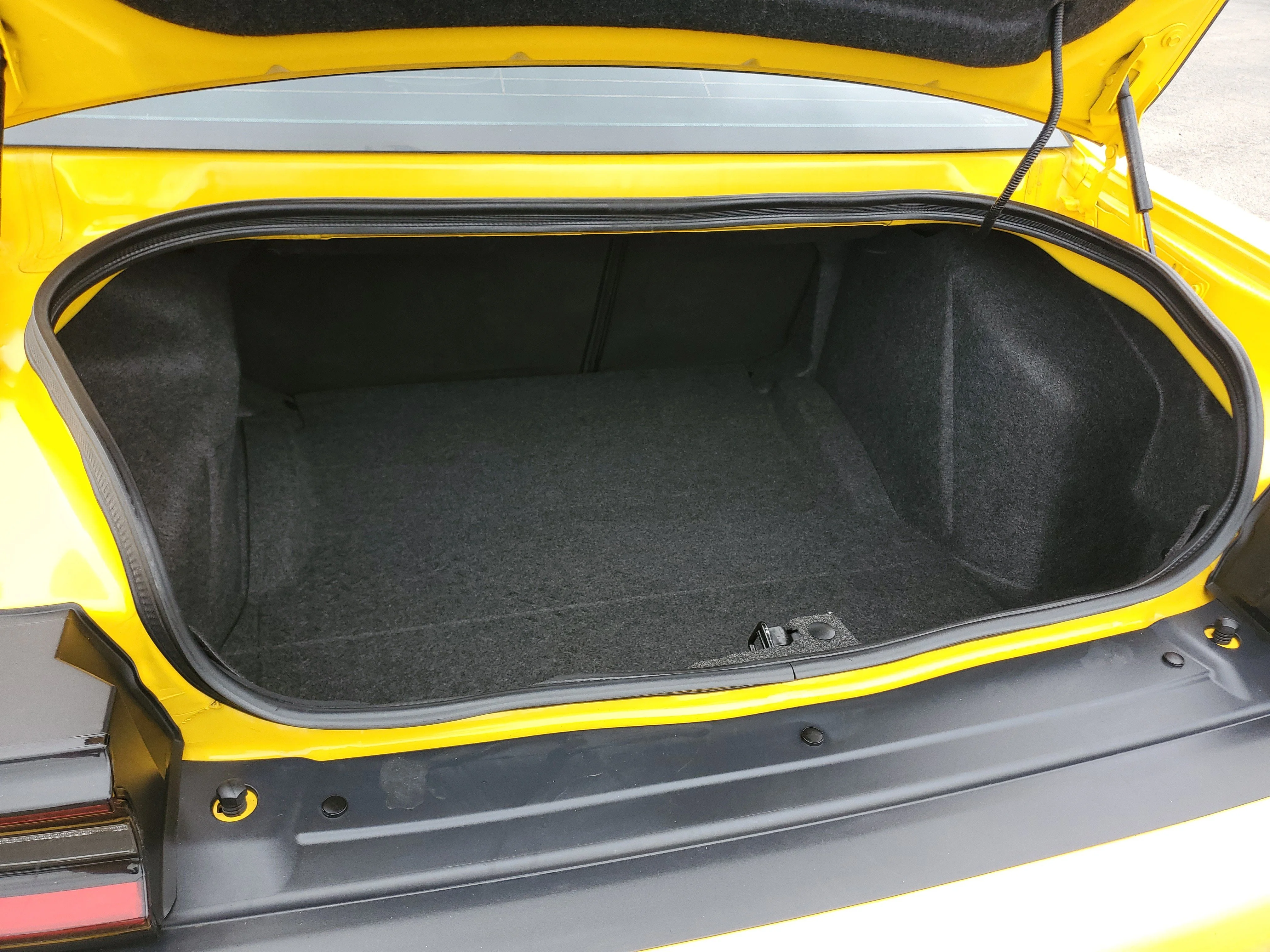 Used 2018 Yellow Dodge R/T image 25