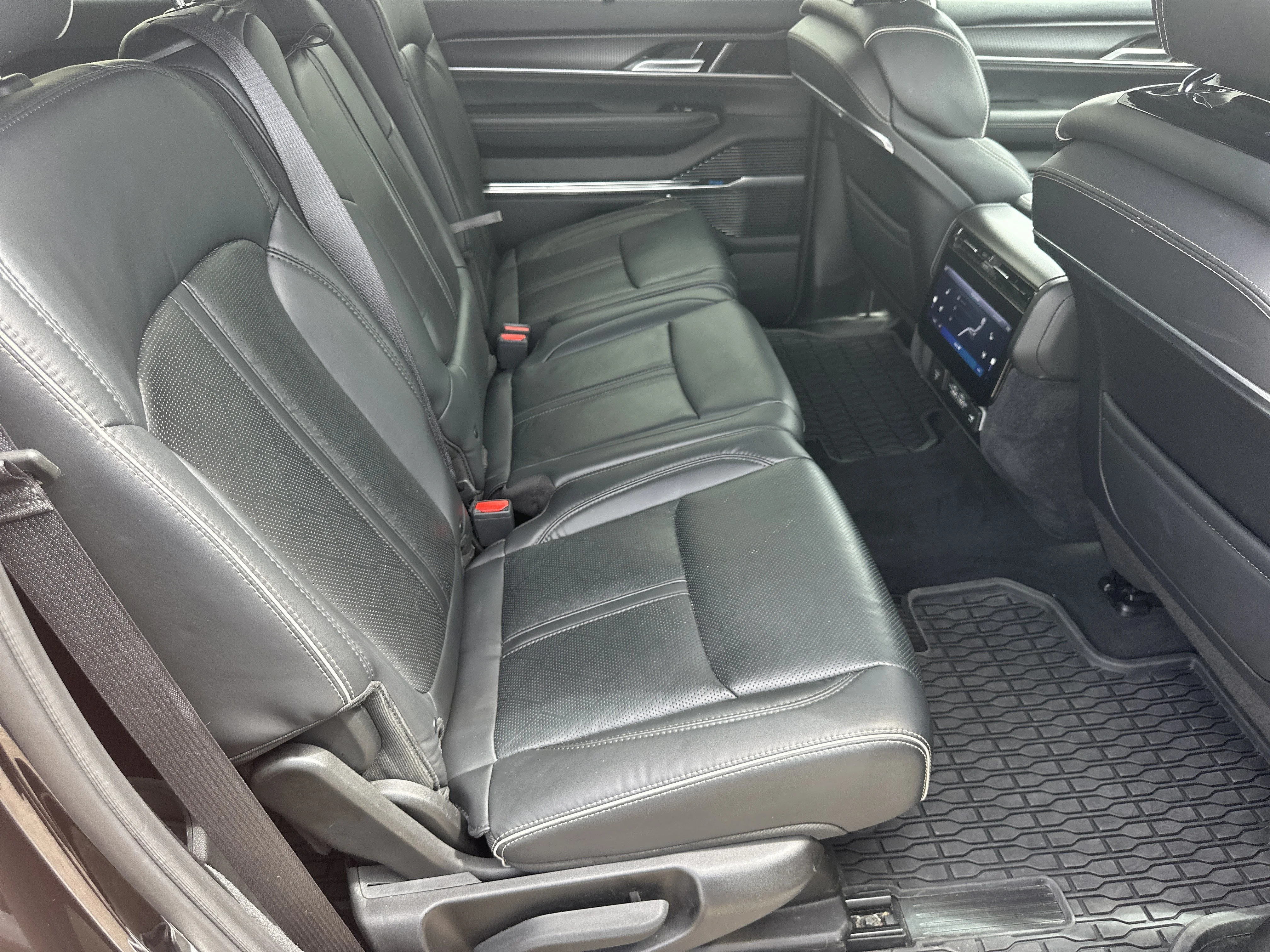 Used 2024 Diamond Black Crystal Pearlcoat Jeep Series II image 16
