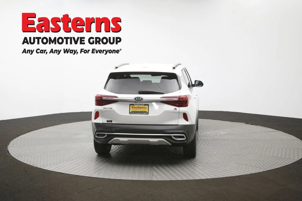 Used 2021 White Kia S image 36
