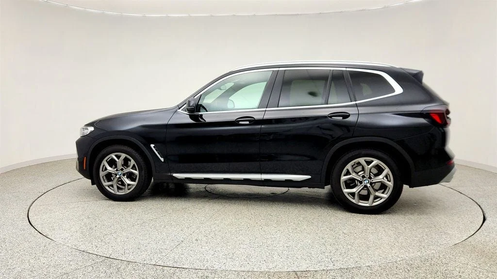Used 2022 Black Sapphire Metallic BMW xDrive30i SAV w/ Premium Package 2 & Live Cockpit Pro image 8