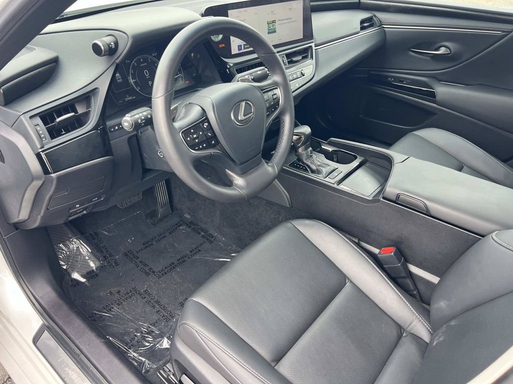 Used 2023 White Lexus 350 image 5