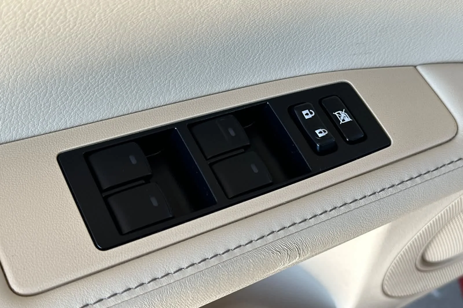 Used 2014 Matador Red Mica Lexus Hybrid image 13