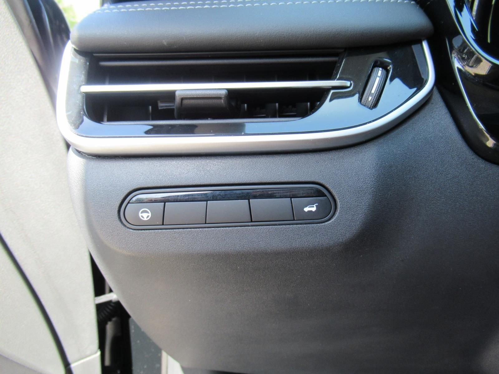 Used 2023 Black INFINITI LUXE image 23