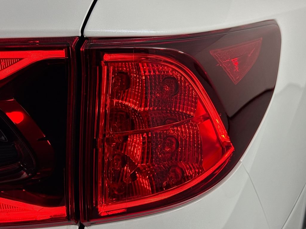 New 2026 Platinum White Pearl Honda EX-L image 10