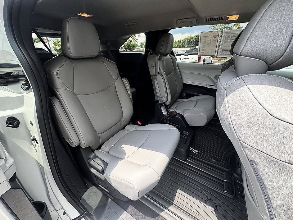 Used 2025 Wind Chill Pearl Toyota XLE image 21