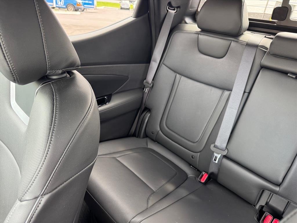 Used 2025 Atlas White Hyundai Limited image 16