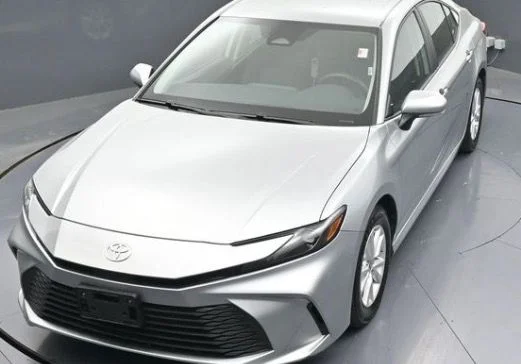 Used 2025 Silver Toyota LE image 9
