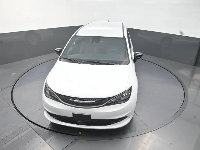 New 2027 Bright White Clear-Coat Paint Chrysler LX image 11