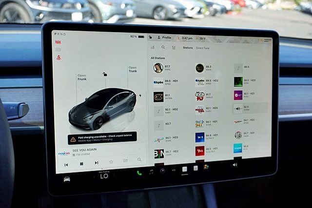 Used 2023  Tesla Base image 25