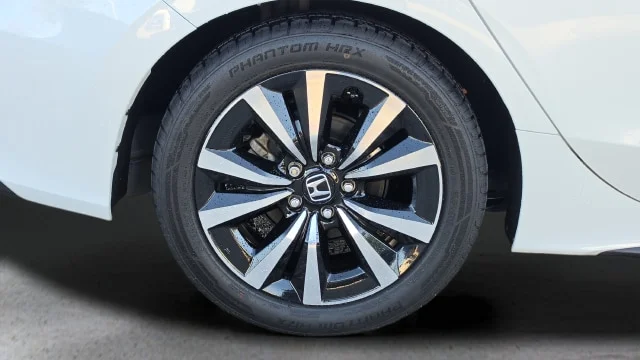 Used 2024 White Honda EX-L image 18