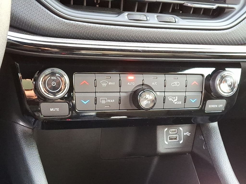 New 2026 Joose (DISC) Jeep Latitude image 12