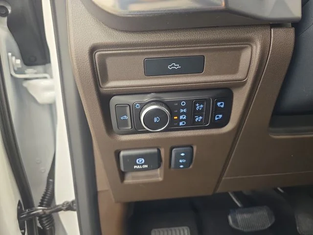 New 2026 Star White Metallic Tri-Coat Ford King Ranch® image 42