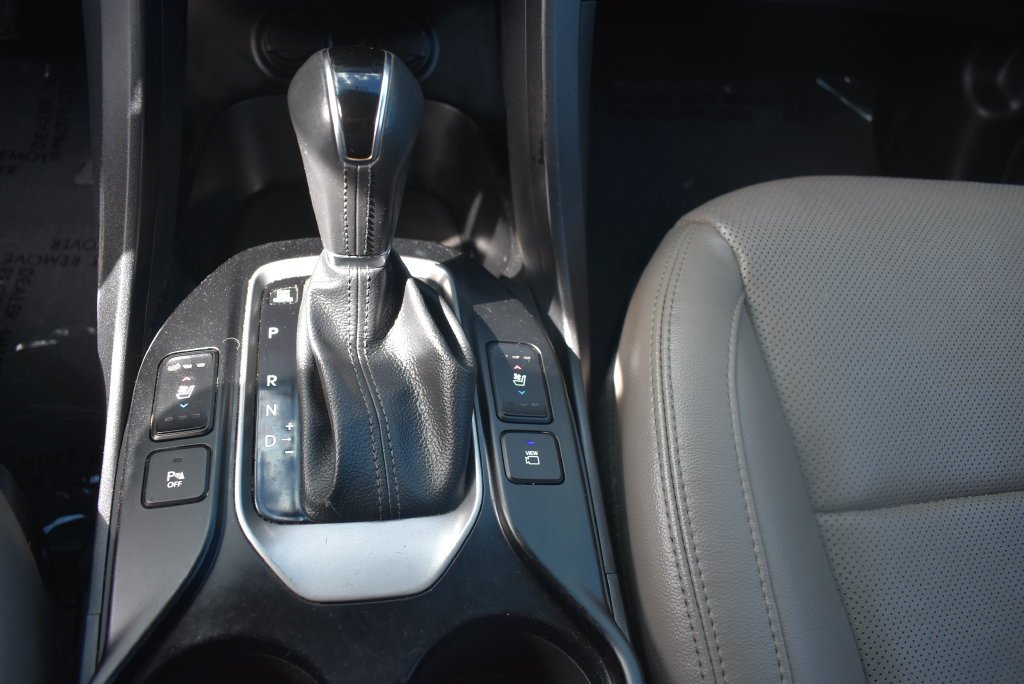 Used 2018 White Hyundai 2.4 Base image 39