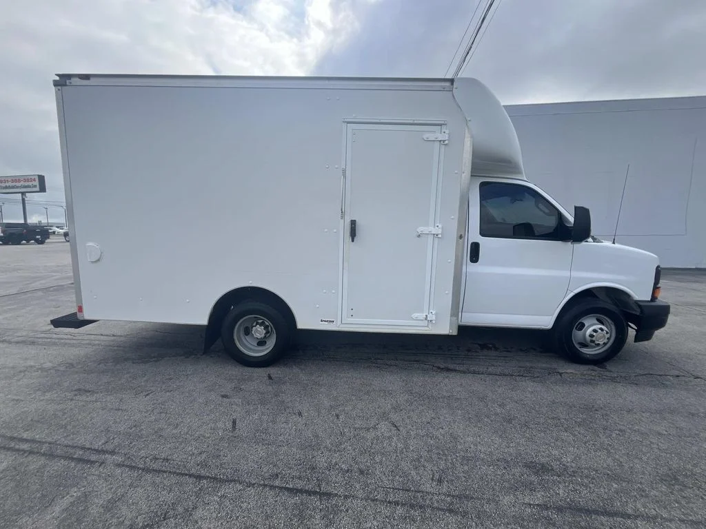 Used 2017 SUMMIT WHITE Chevrolet Work Van image 2