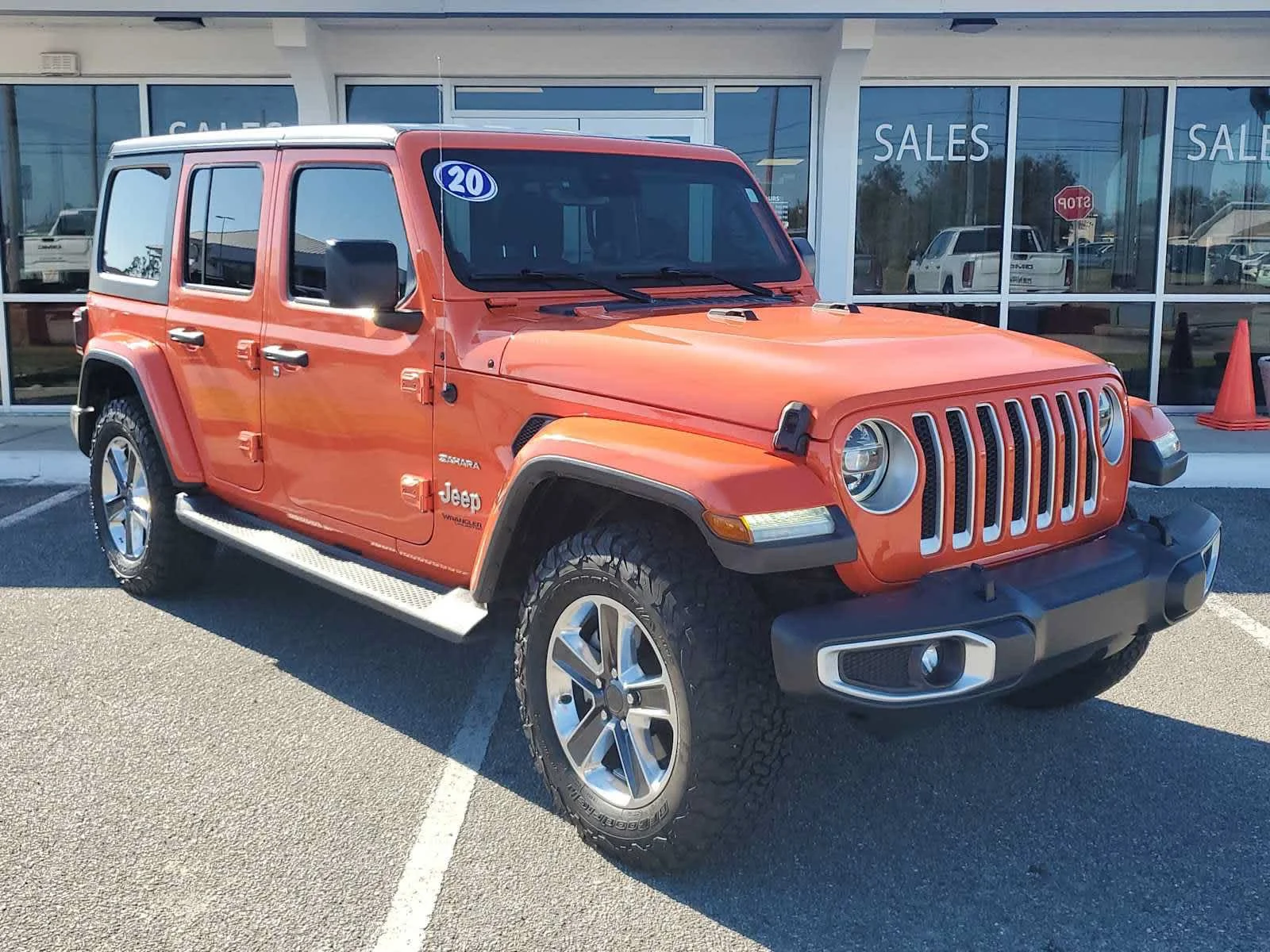 Used 2020  Jeep Sahara image 9