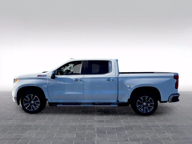 Used 2022 SUMMIT WHITE Chevrolet LTZ image 4