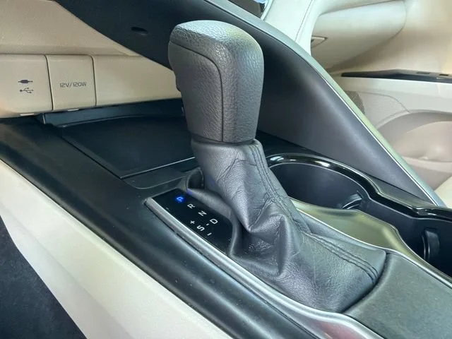 Used 2018 Red Toyota LE image 30