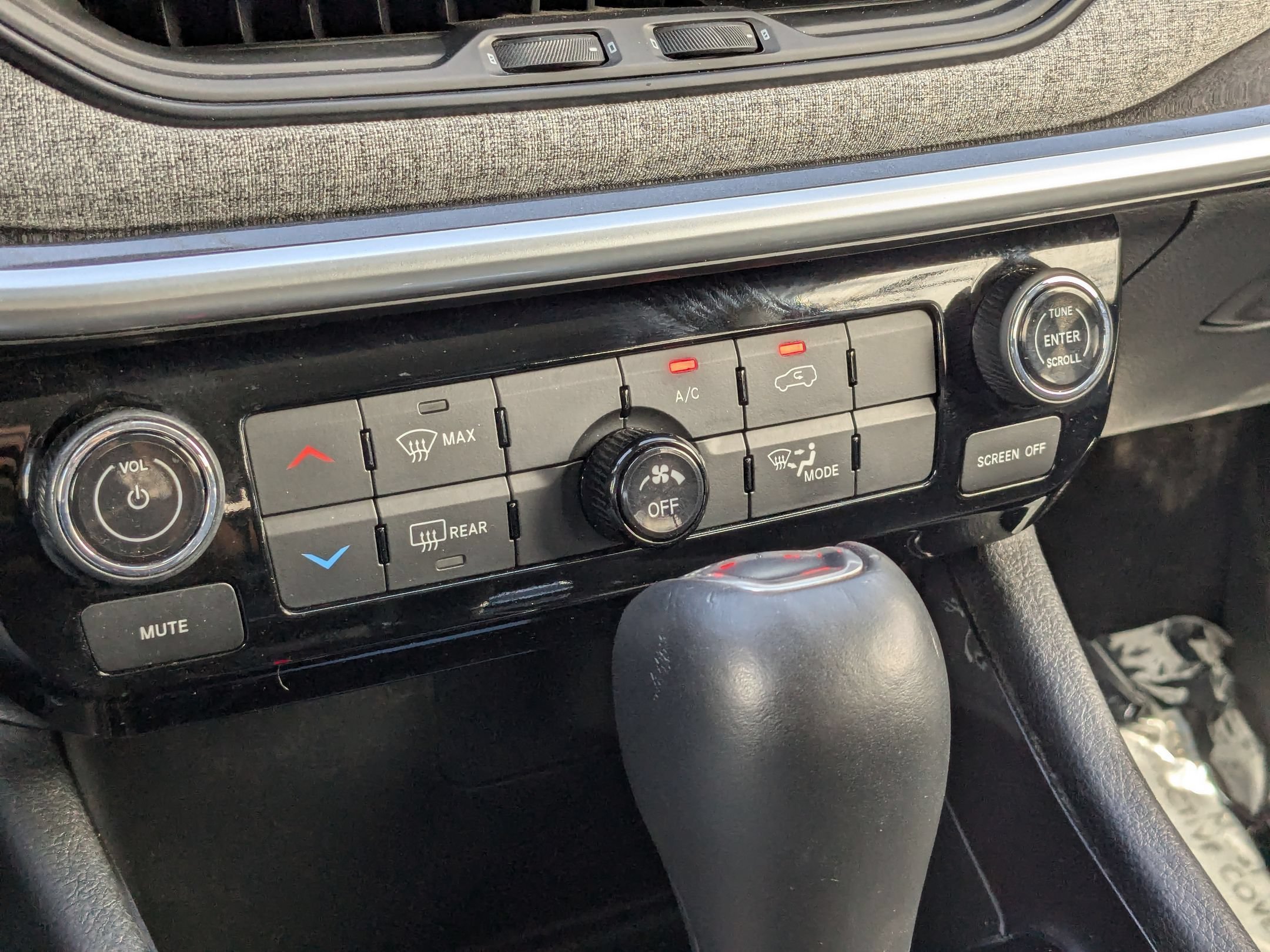 Used 2022 Velvet Red Pearlcoat Jeep Latitude Lux image 24