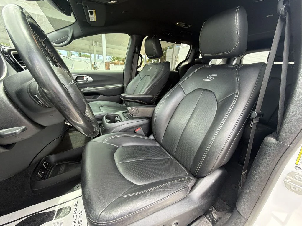 Used 2021 White Chrysler Touring L image 26
