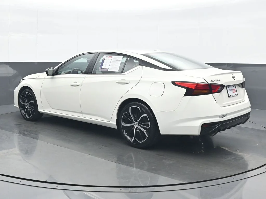 Used 2025 White Nissan 2.5 SR image 4