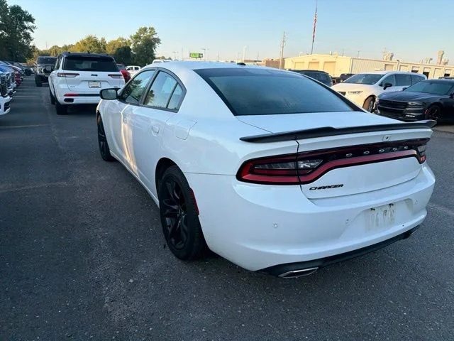 Used 2018 White Dodge SXT image 6
